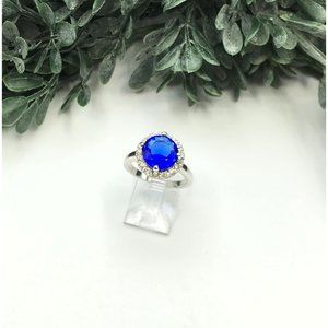 Vintage ring silver tone with round blue gem surrounded by clear round gems size